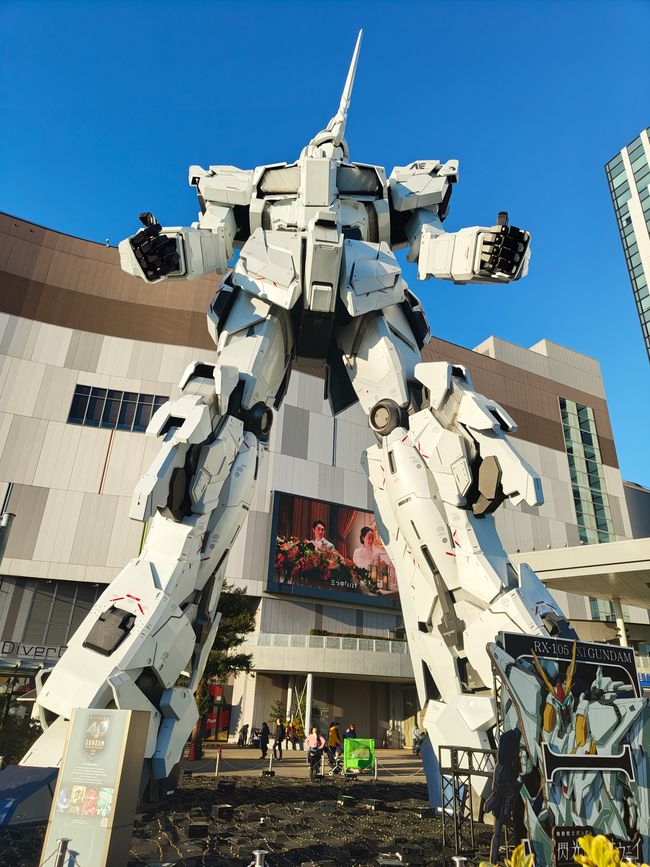 Gundam Statue – ziemlich groß und entsprechend imposant