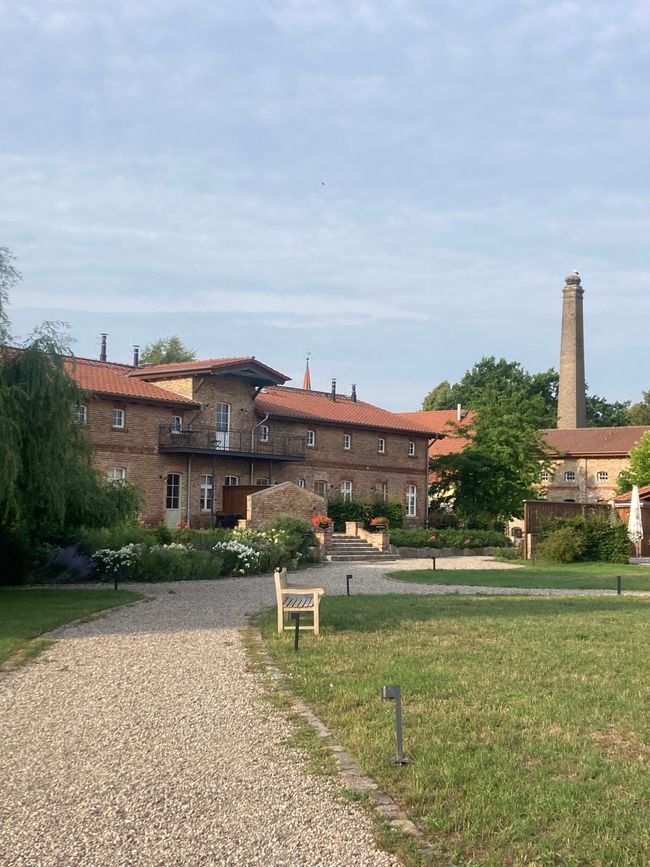 Caryatids and a very personal tour at
"Gut Boltenhof"
in Brandenburg
