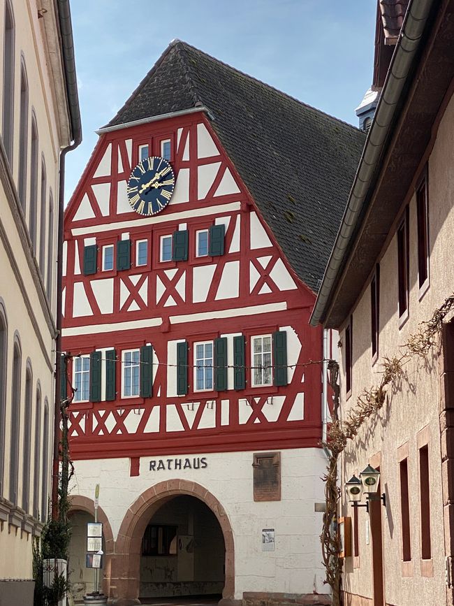 Start in Ilbesheim: das Rathaus