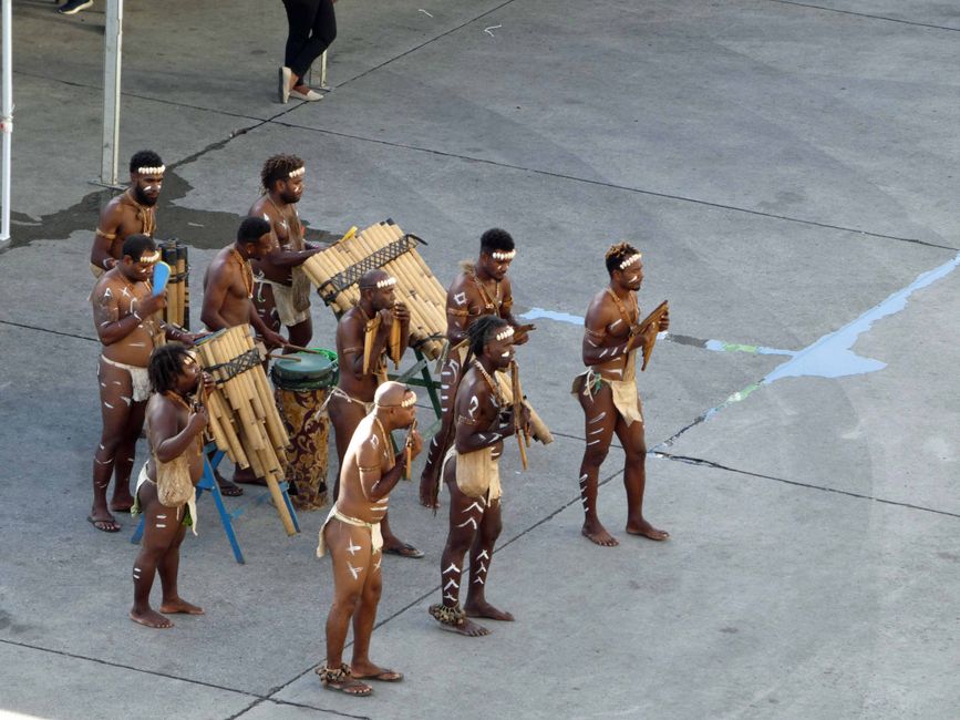 Musik- und Tanzgruppe zum Abschied
