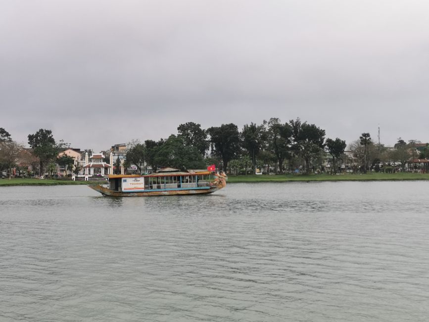... Et partout des bateaux-dragons...