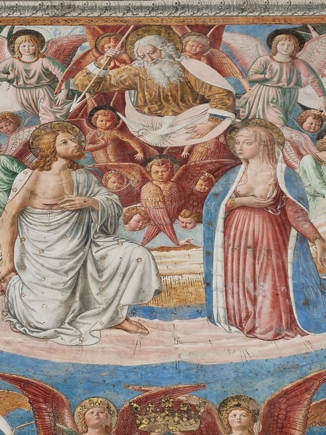 Interessantes Frauenbild in dieser Kirche