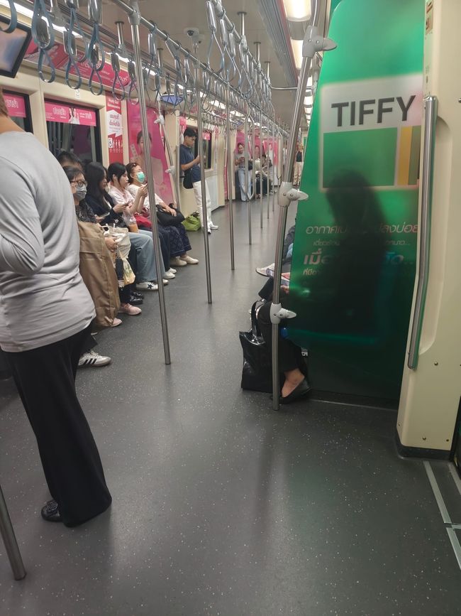 Tailandia Etiqueta 2 y 3: BANGKOK, JETLAG Y VIAJES EN TREN