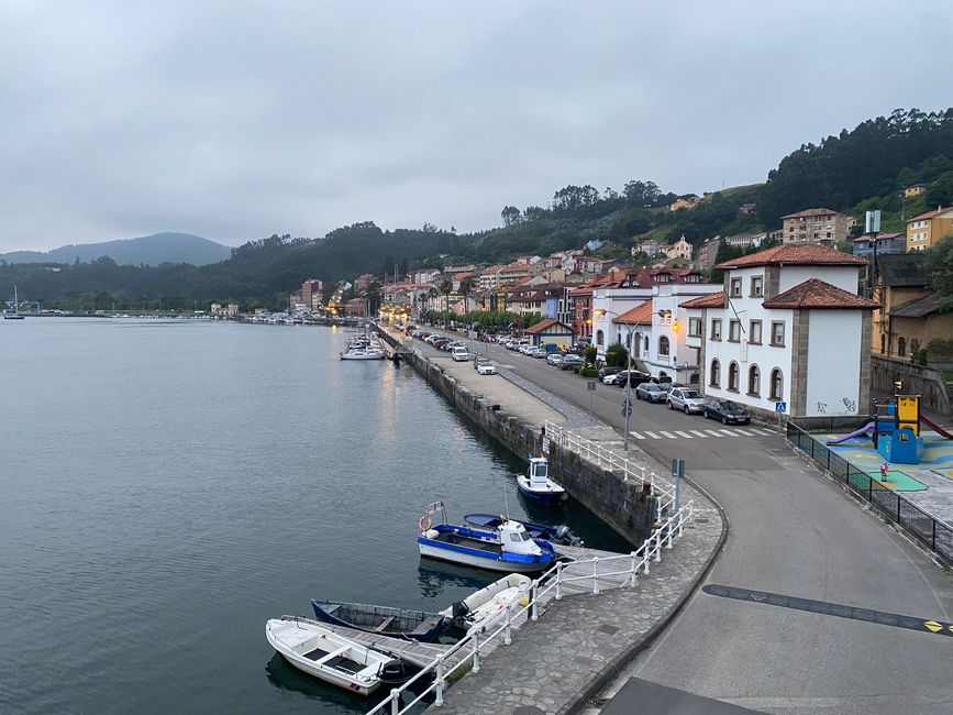 San Esteban - antiguo puerto de carbón en la desembocadura del Río Nalón