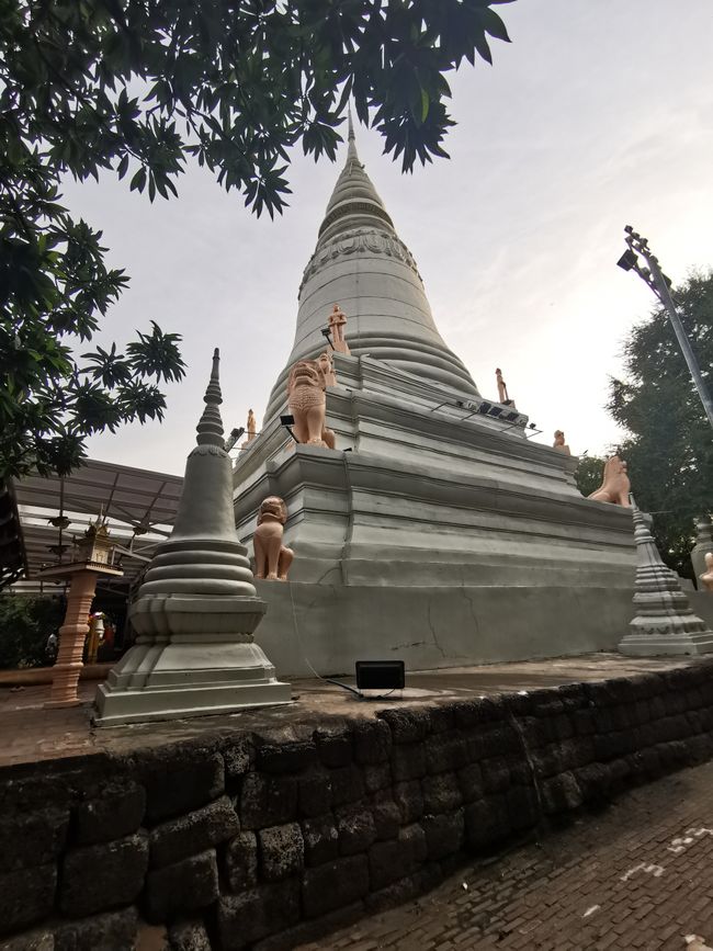 ... la pagoda di Wat Phnom ...