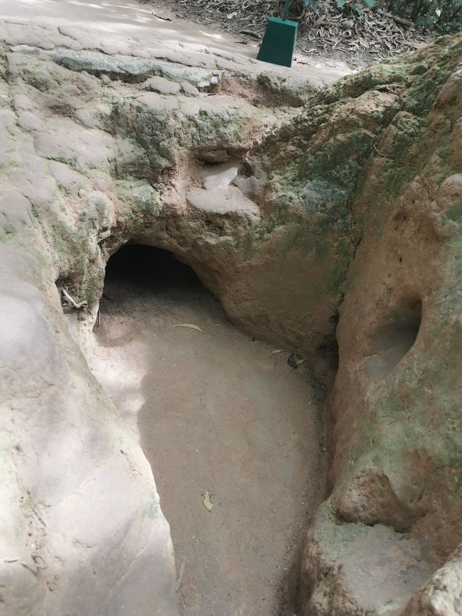 ... an entrance to a tunnel ... Who could have come in here ...