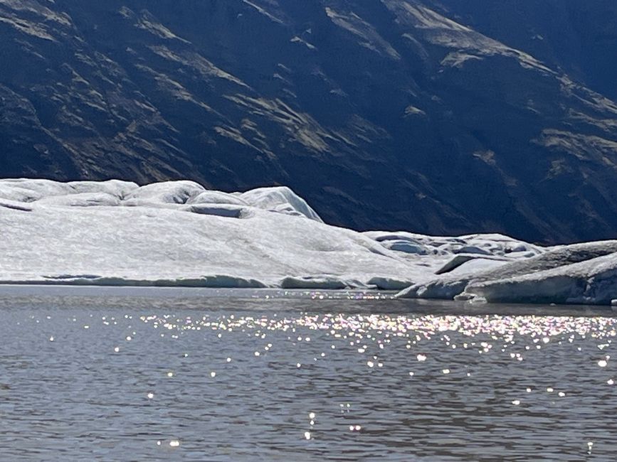Faire du kayak sur le lac glaciaire