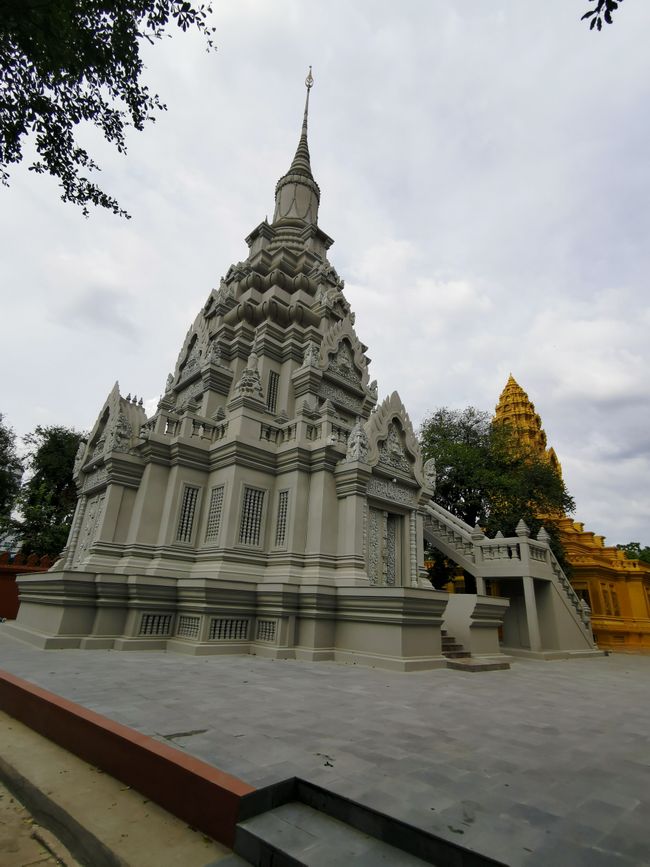 ... with a nice Buddha figure...