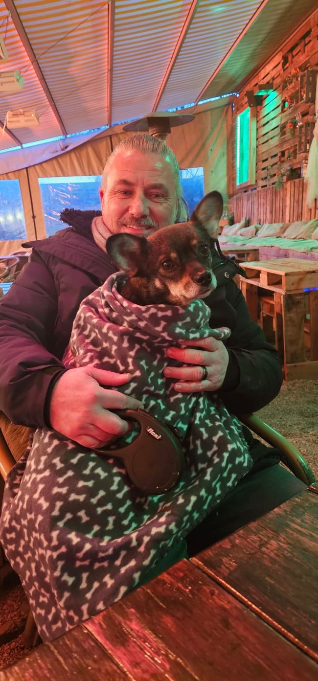 Starlight Express in Bochum - wonderful!! I had my peace in the warmed car and my owner had so much fun!! Afterwards, we had food at the beach bar by the canal (Haus Hölter in Castrop Rauxel). And my owner is as always very caring!🤩