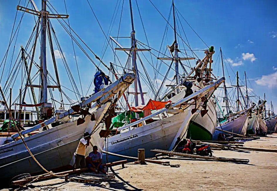 Pinisi im Hafen Paotere