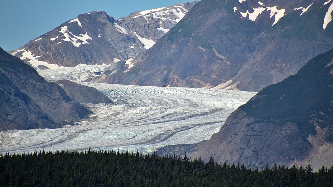 Day 24: Trip to Juneau: Glacier Outburst & 20,000 Tourists