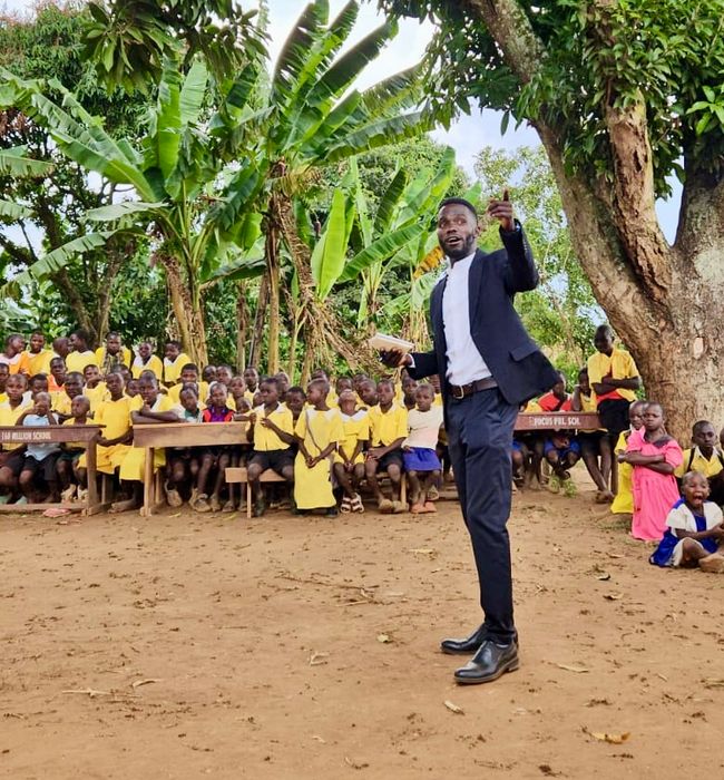 Visit to the school in Nawanyago