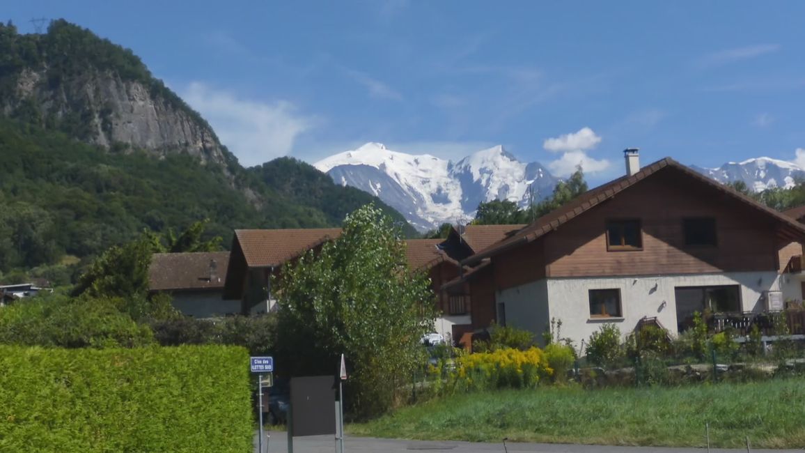 First view from the valley to the Central Massif 