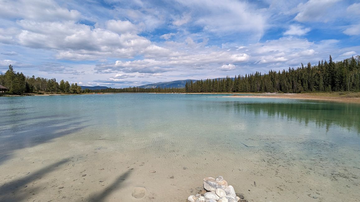 Etiqueta 19: Lago Boya (Parque Tā Ch’ilā): Paseo en canoa en el lago más hermoso de Canadá