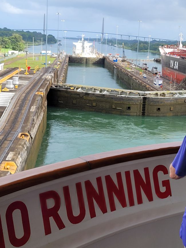 Day 41 of 175: Around the world cruise - Day passage through the Panama Canal