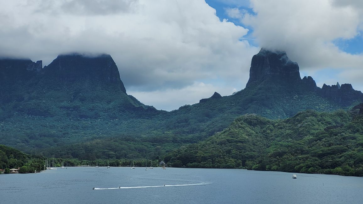 Mo’orea – impresionantes cumbres montañosas nos reciben