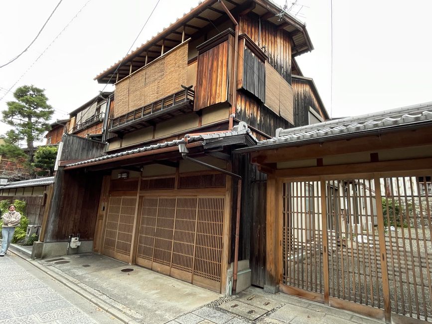 32. Kapitel: Bei den Geishas in Gion, ein sehr frohes Wiedersehen und einmal im Leben Thunfisch-Sushi satt