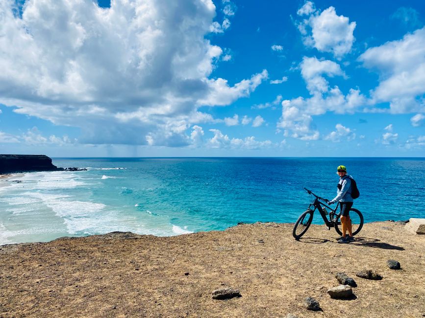 At the end, the route leads along the coast back to El Cotillo