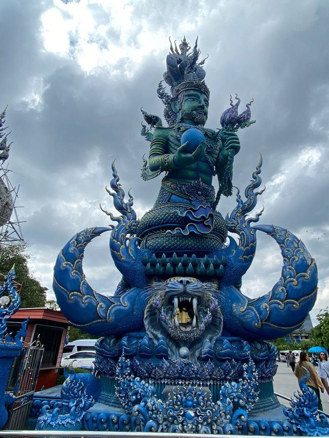 Chiang Rai - Wat Rong Suea Ten...