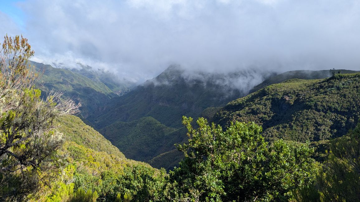 Richtung Feenwald hängen wieder Wolken