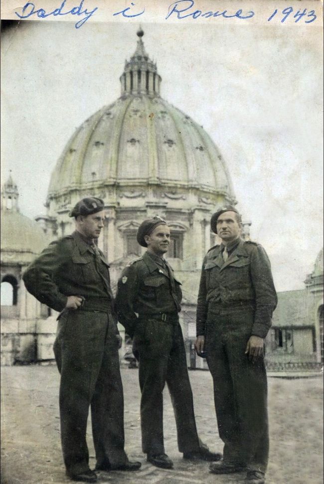 Soldaten des 2. Polnischen Corps in Rom 1944 (hier fehlerhaft auf 1943 datiert). Privatbesitz und mir von Nachkommen überlassen.