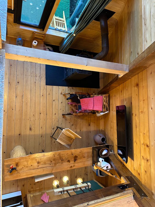 A wie Ankunft im A-Frame House Mestia