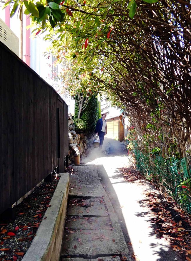 auf dem Heimweg mit rauchenden Trottoirs