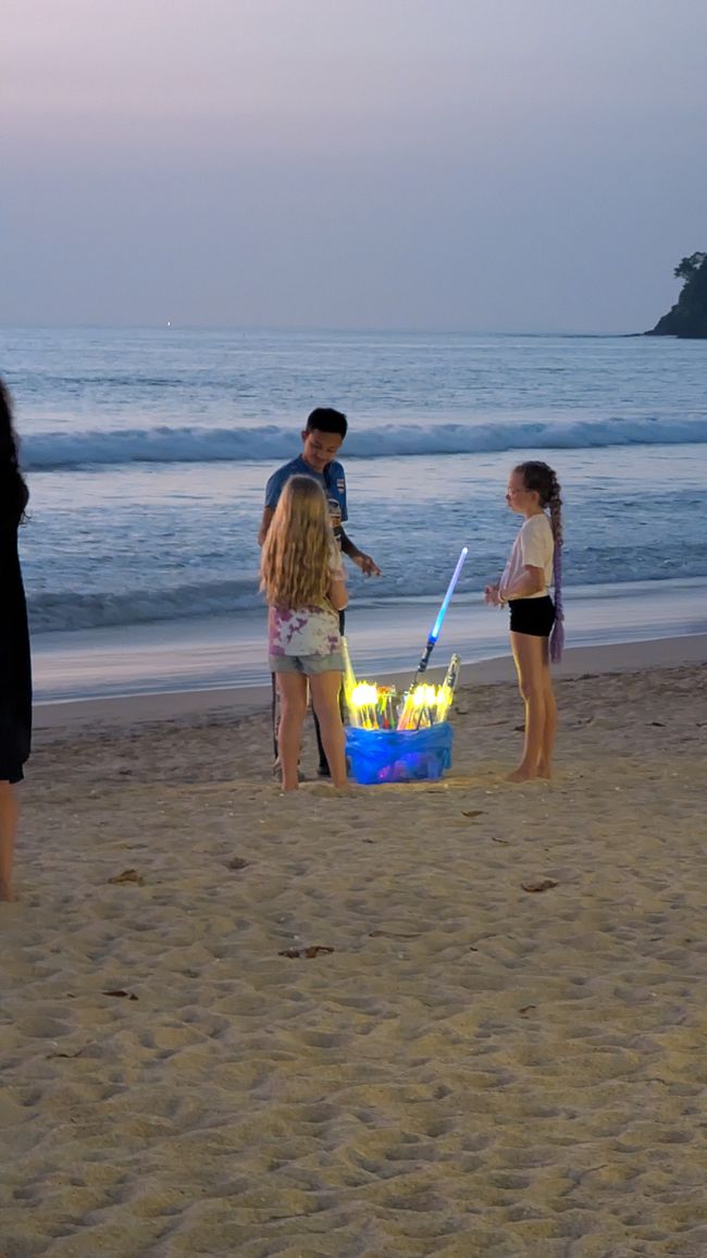 Pools und Strandliegen