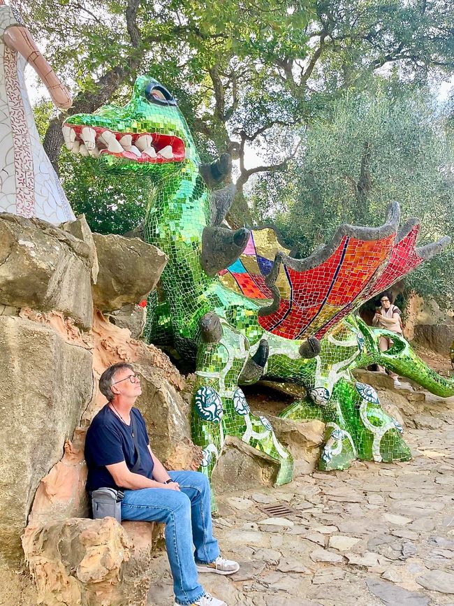 Ich staune still vor mich hin, während Icke den Drachen fotografiert. Er hat es ihr besonders angetan. Warum wohl? :-) 