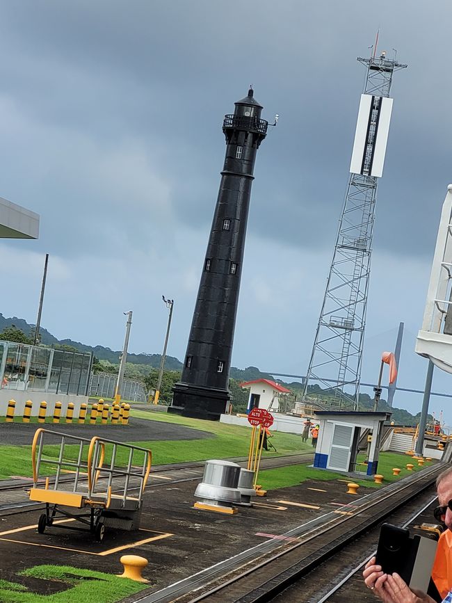 Day 41 of 175: Around the world cruise - Day passage through the Panama Canal