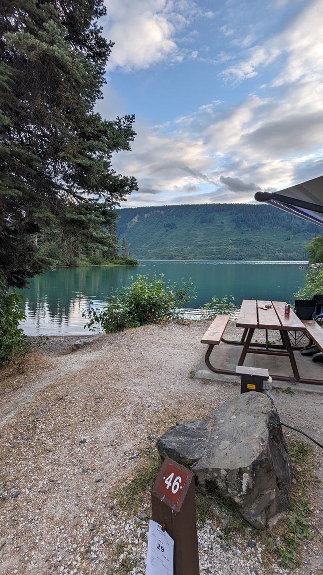 Tag 16: Stewart,BC / Hyder,AK - Meziadin Lake: Bear Stalemate