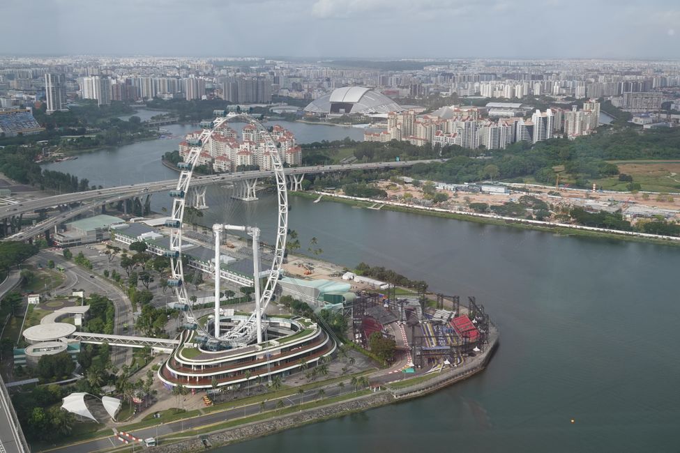 Auf dem SkyDeck des Hotels Marina Bay Sands