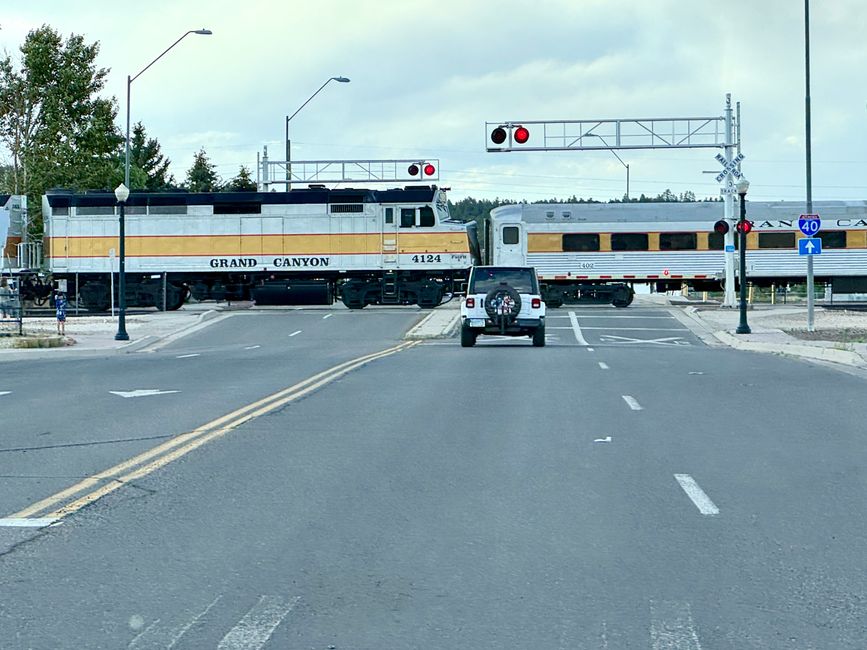 Verkehr: Mietwagen, Verkehrsregeln & endlose Landstraßen 
