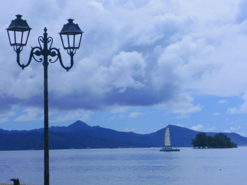 Im Hafen von Uturoa