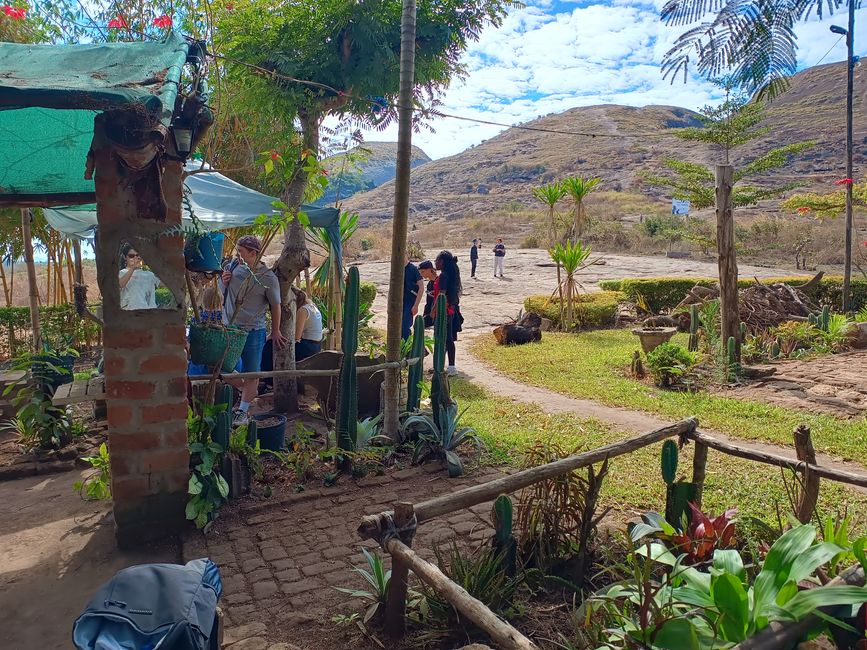 Cabe;a do Velho (Hausberg de Chimoio) et visite de LeMuSiCa