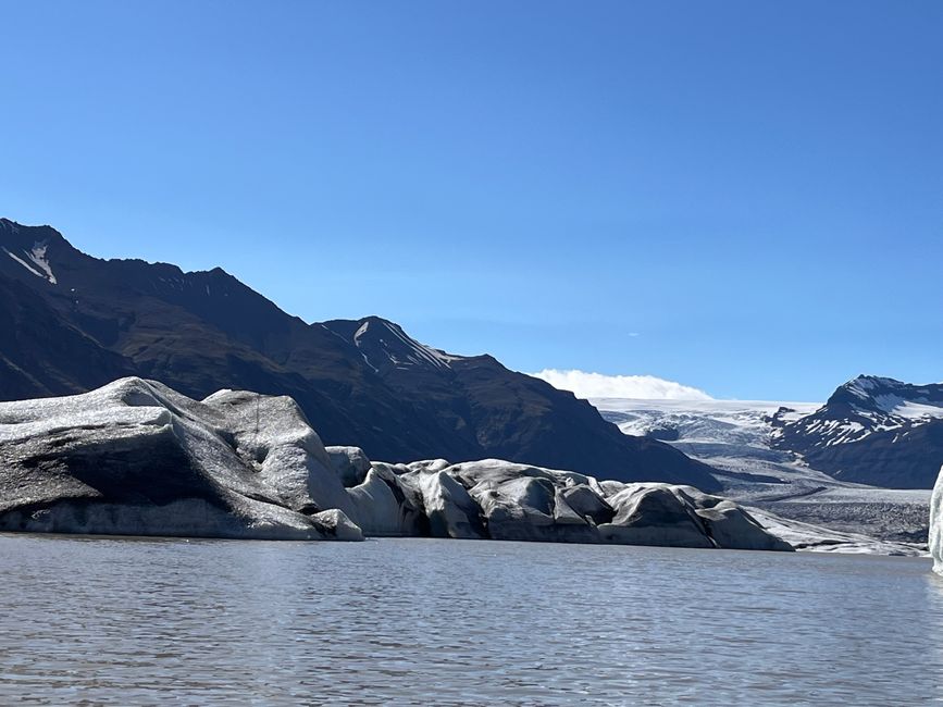 Faire du kayak sur le lac glaciaire