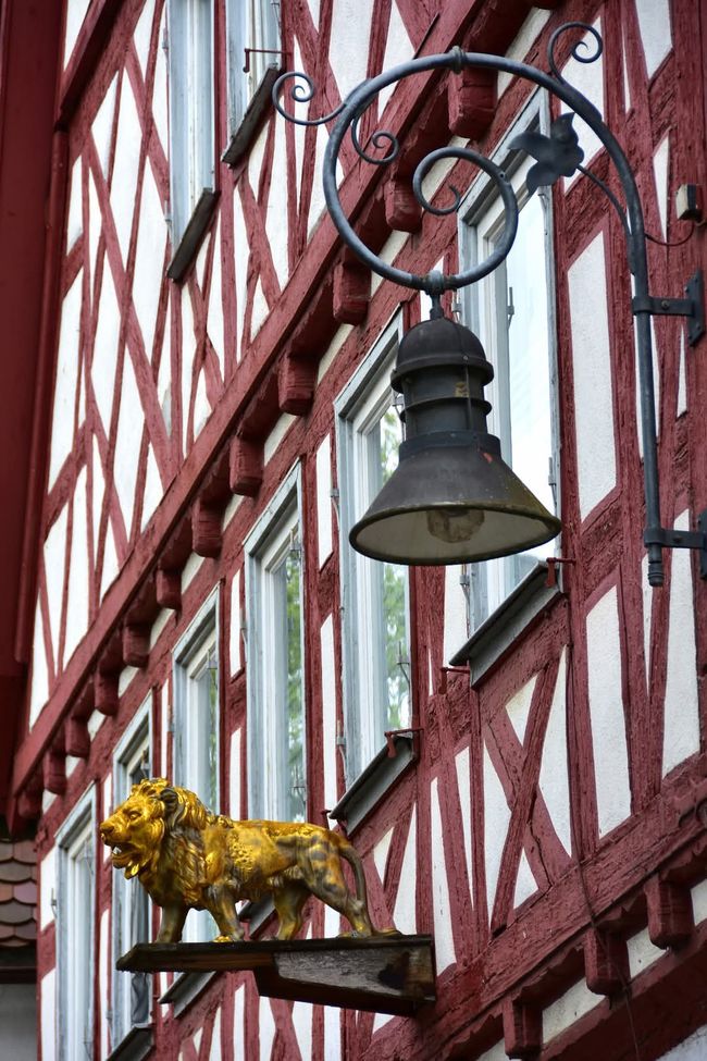 Fachwerk, Kunst und Kettensägen