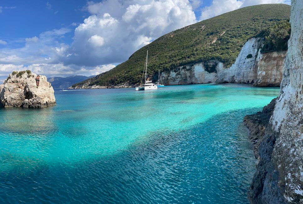 Esta parte de la playa Fteri solo se puede alcanzar por vía acuática 