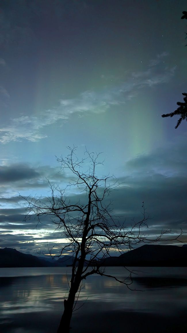 Polarlichter um Mitternacht - schwach erkennbar