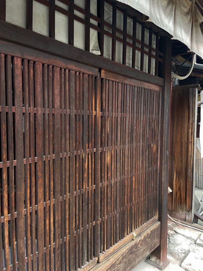 32. Kapitel: Bei den Geishas in Gion, ein sehr frohes Wiedersehen und einmal im Leben Thunfisch-Sushi satt