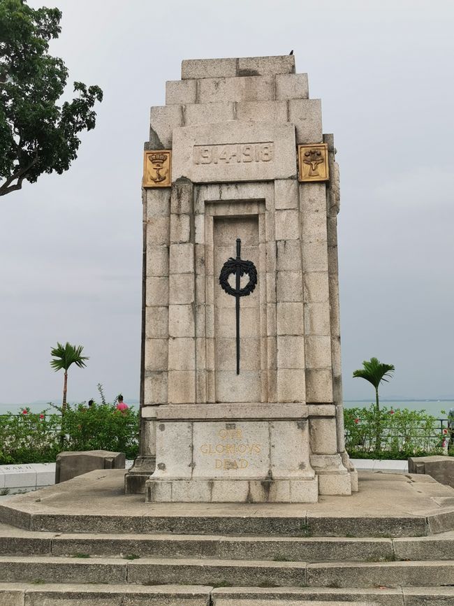 ... Monumento alla Prima Guerra Mondiale...