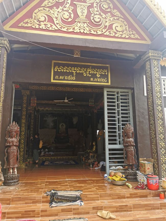 ... mit kleinem Tempel ...