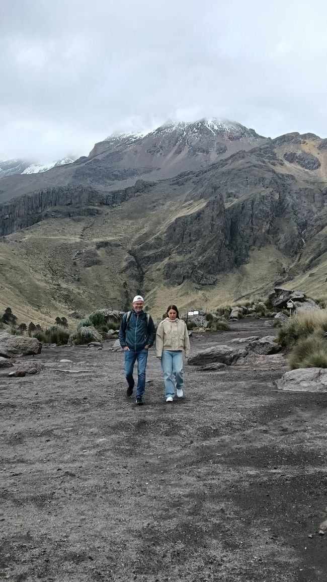 2. Tag, Mexiko City, mit Freunden am Berg