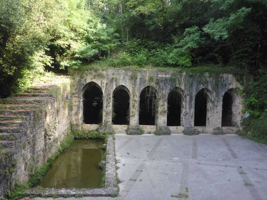 Fonte delle Fate mit Musik und Krokodilen