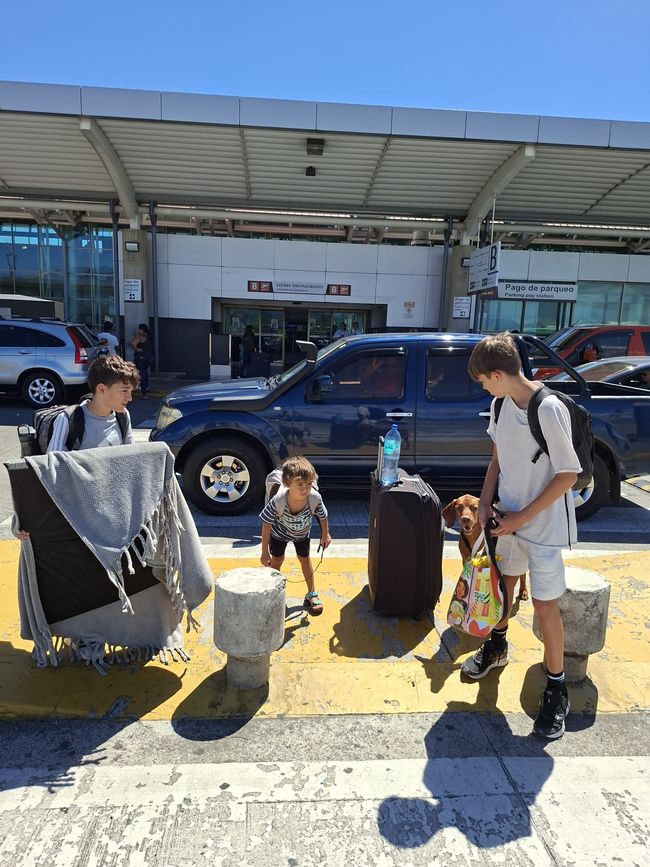 12:10 Segunda parada - dejamos a los niños en el aeropuerto