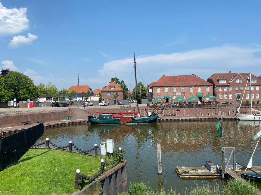 Groß ist er nicht, der Hafen von Hooksiel