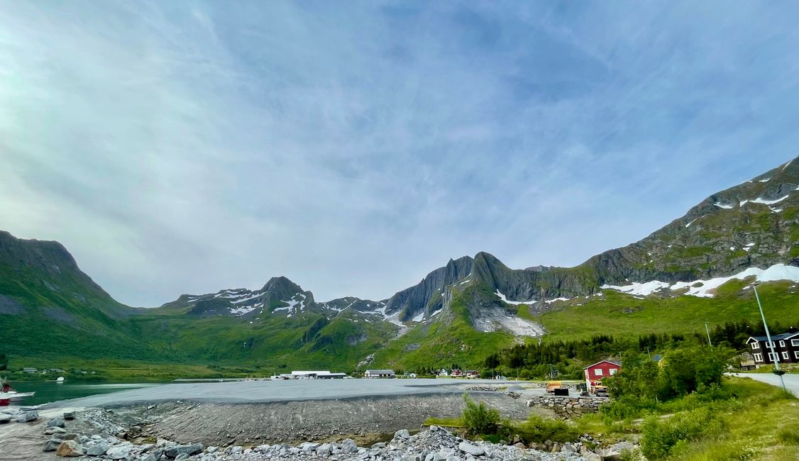 Der Hausberg (Rodalen) in Senjahopen, der leider zu matschig war,