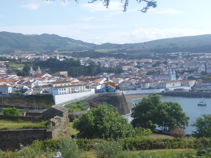 Blick in den Hafen von Angr