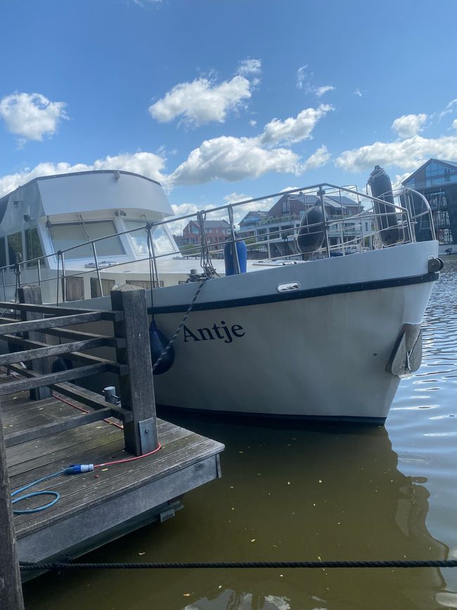 Nicht nur kleine Boote liegen hier