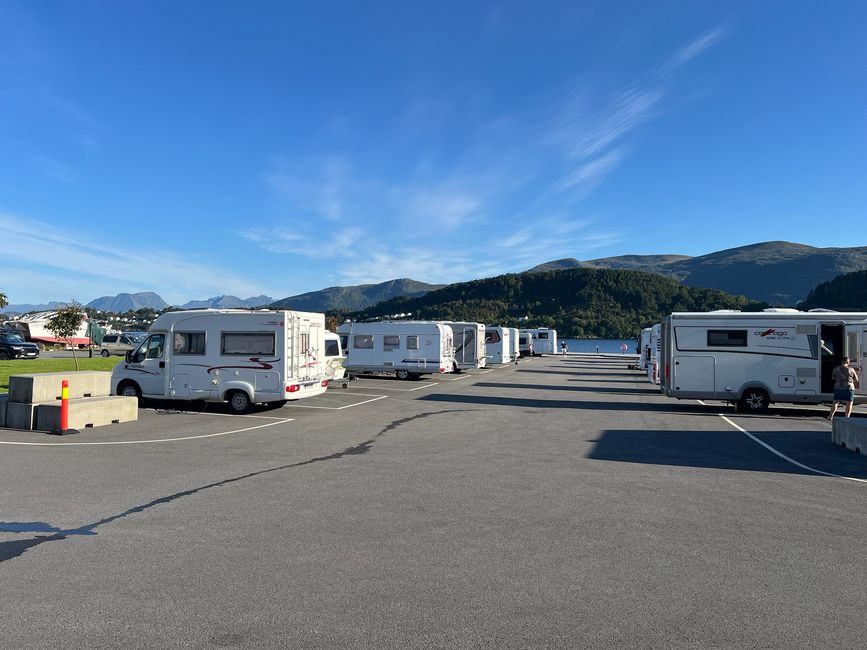 Der Stellplatz am Rande der Stadt